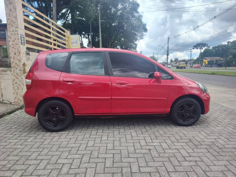 HONDA - FIT - 2006/2007 - Vermelha - R$ 29.900,00