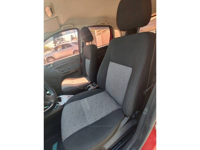 FORD - FIESTA - 2012/2013 - Vermelha - R$ 31.900,00