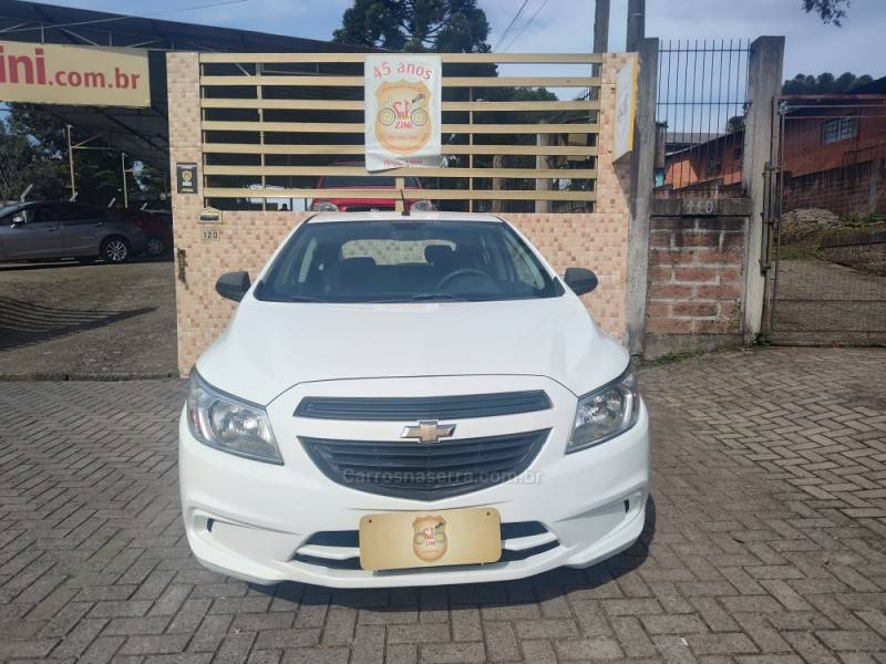 CHEVROLET - ONIX - 2017/2018 - Branca - R$ 48.900,00