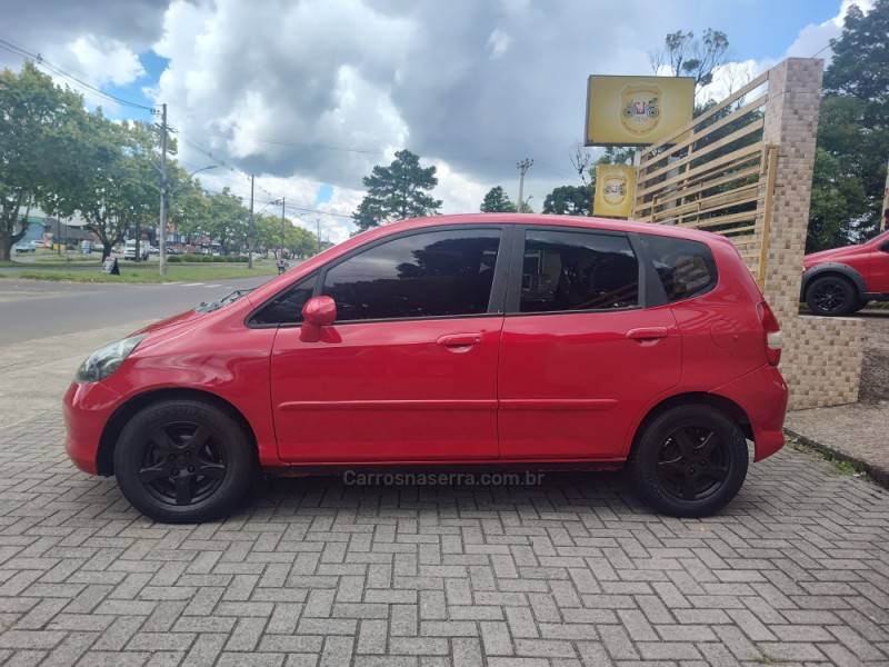 HONDA - FIT - 2006/2007 - Vermelha - R$ 29.900,00