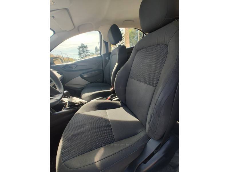 CHEVROLET - ONIX - 2018/2018 - Branca - R$ 46.900,00