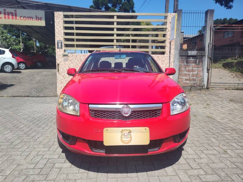 FIAT - SIENA - 2014/2015 - Vermelha - R$ 35.900,00