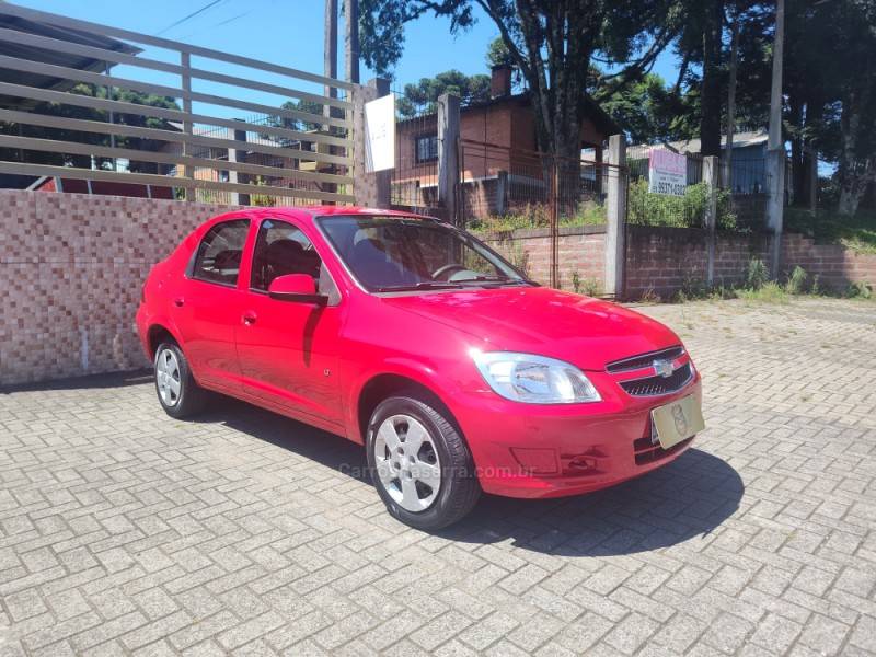CHEVROLET - PRISMA - 2011/2012 - Vermelha - R$ 29.900,00