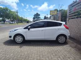 FORD - FIESTA - 2016/2017 - Branca - R$ 47.900,00