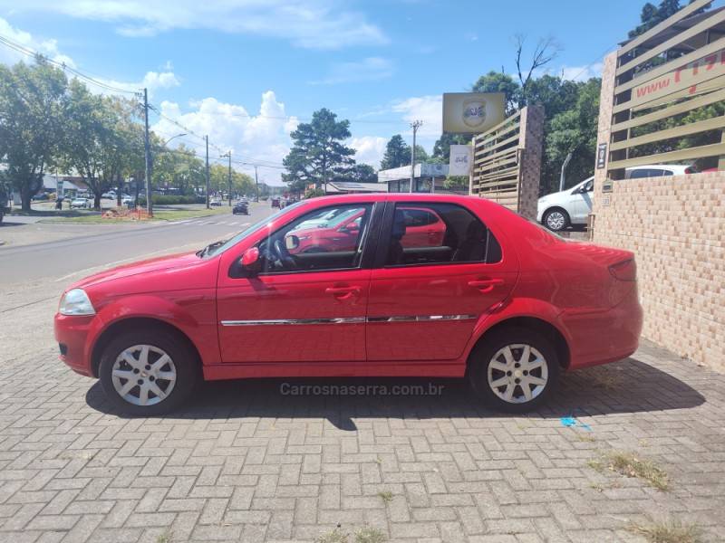 FIAT - SIENA - 2014/2015 - Vermelha - R$ 35.900,00