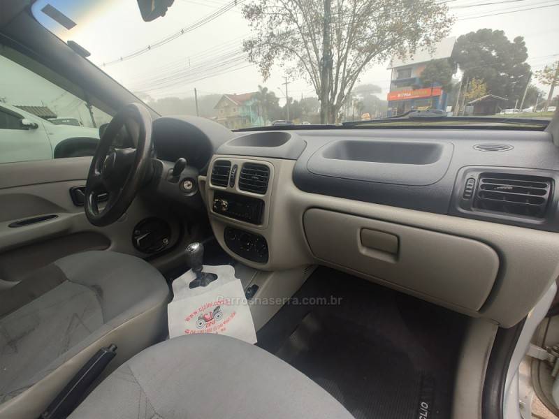 RENAULT - CLIO - 2004/2004 - Prata - R$ 12.900,00