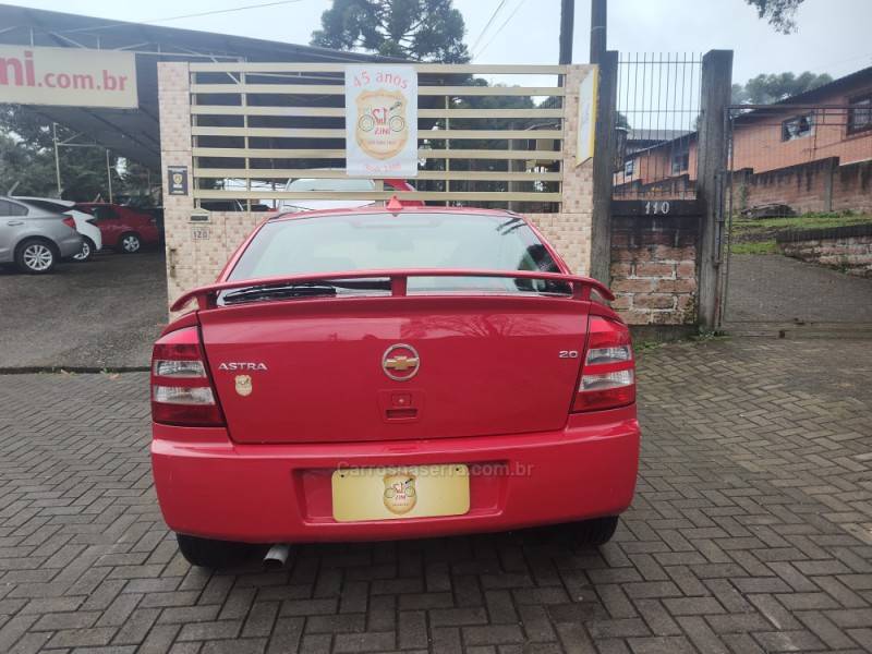 CHEVROLET - ASTRA - 2008/2009 - Vermelha - R$ 33.900,00