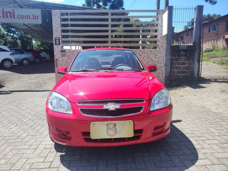CHEVROLET - PRISMA - 2011/2012 - Vermelha - R$ 29.900,00