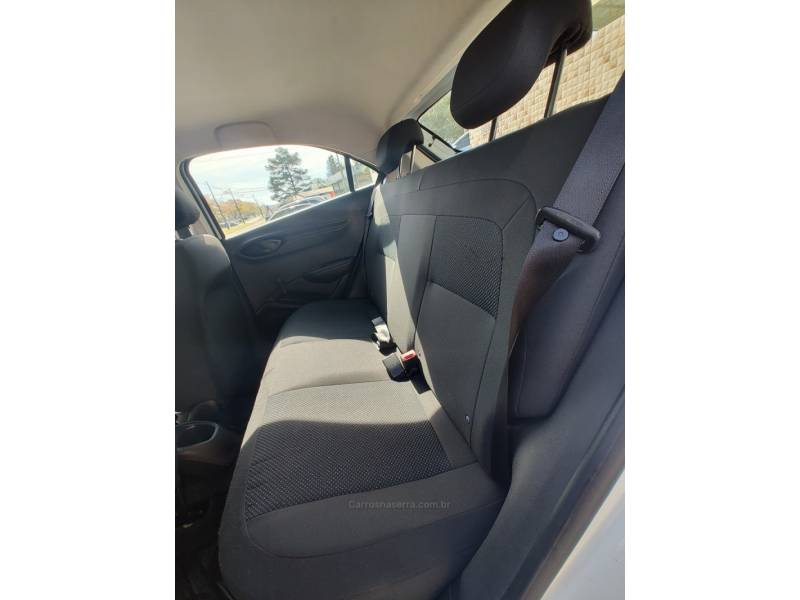CHEVROLET - ONIX - 2018/2018 - Branca - R$ 46.900,00