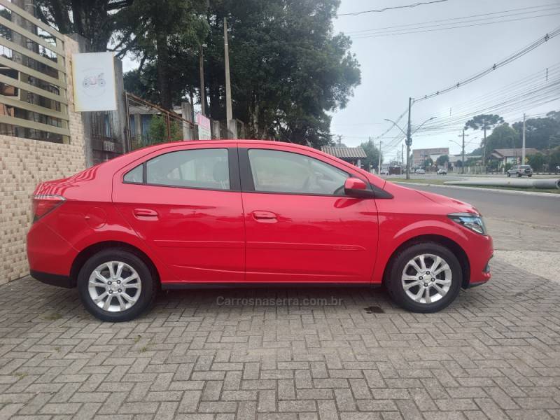 CHEVROLET - PRISMA - 2015/2016 - Vermelha - R$ 54.900,00