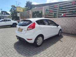 FORD - FIESTA - 2016/2017 - Branca - R$ 47.900,00