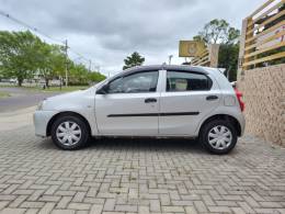 TOYOTA - ETIOS - 2013/2013 - Prata - R$ 38.900,00