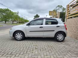 TOYOTA - ETIOS - 2013/2013 - Prata - R$ 35.900,00